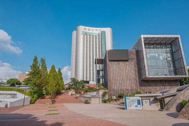 '교비로 변호사비 지출' 장범식 전 숭실대 총장 약식기소