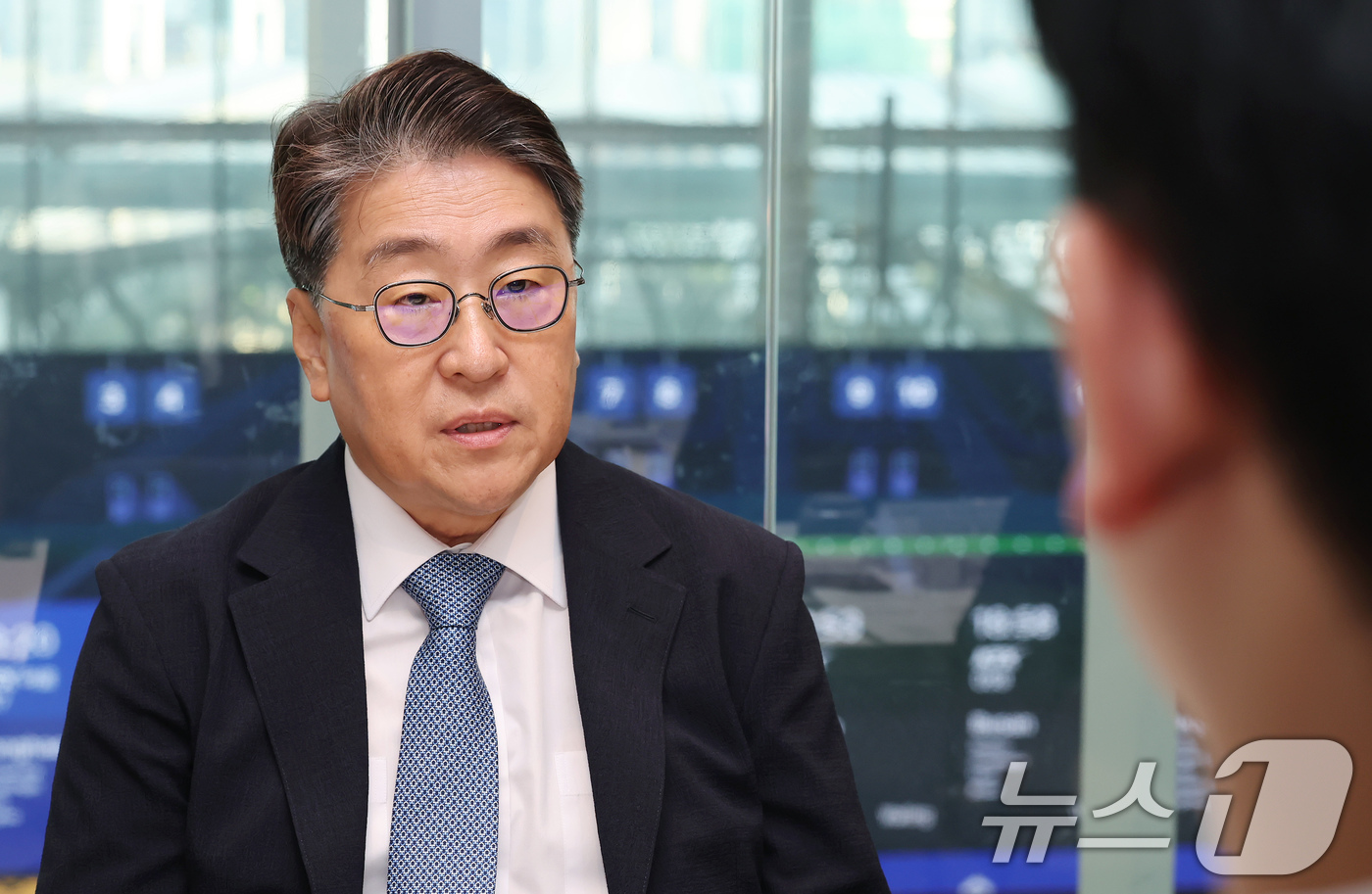 (서울=뉴스1) 장수영 기자 = 26일 오후 서울 중구 서울역 내 한 음식점에서 열린 대한전공의협의회와 대한수련병원협의회의 간담회에서 김원섭 대한수련병원협의회 회장이 모두발언을 하 …