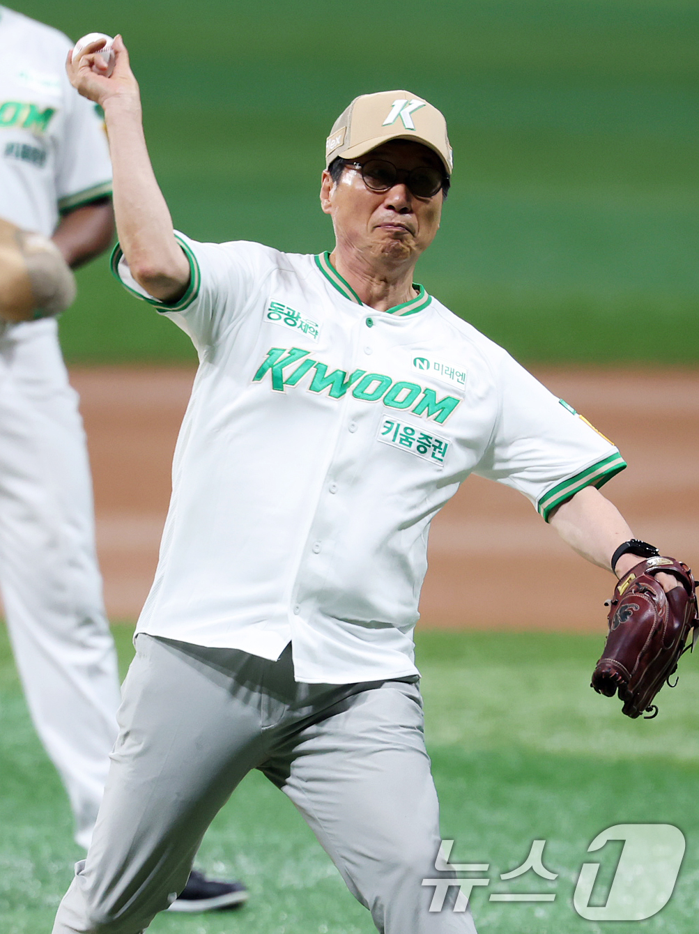 (서울=뉴스1) 오대일 기자 = 26일 오후 서울 구로구 고척스카이돔에서 열린 프로야구 '2025 신한 SOL뱅크 KBO 리그' 한화 이글스와 키움 히어로즈의 경기에 앞서 이윤재 …