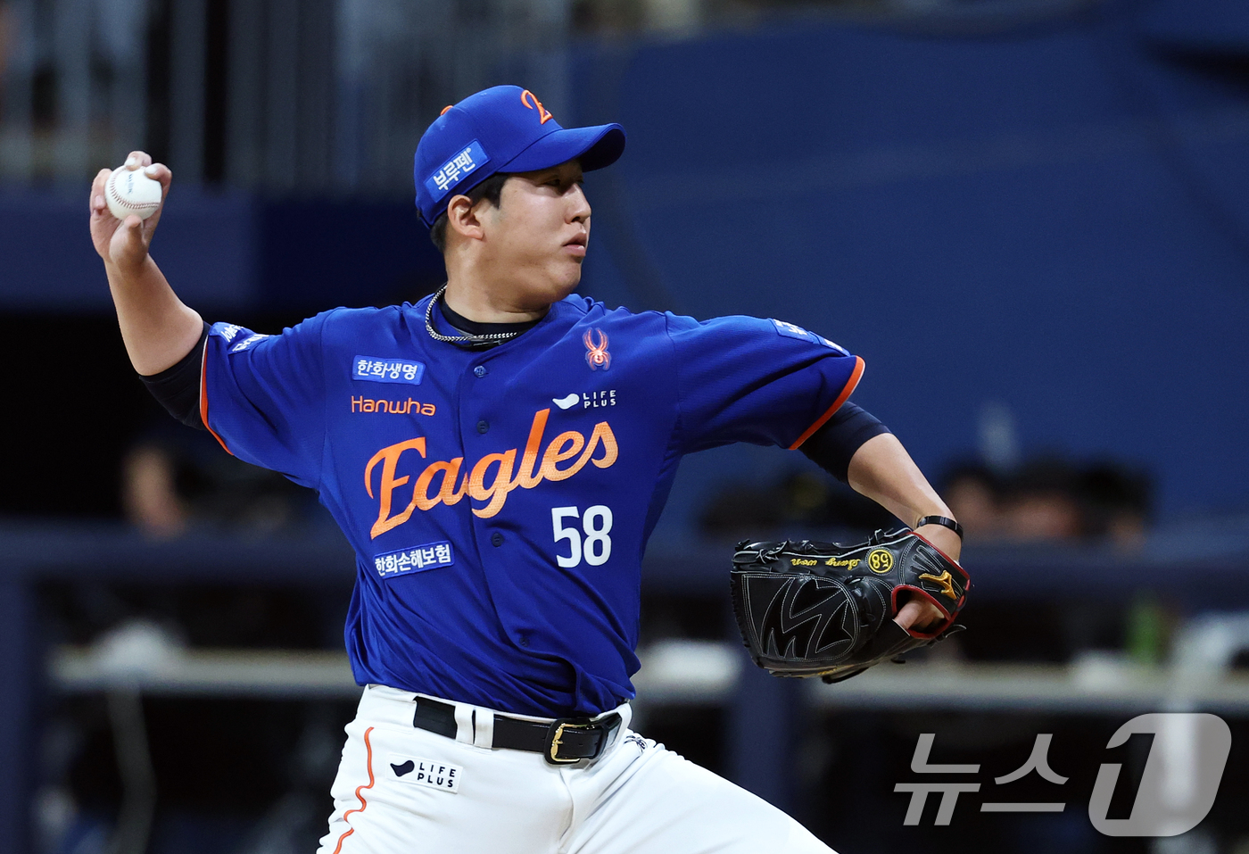 (서울=뉴스1) 오대일 기자 = 26일 오후 서울 구로구 고척스카이돔에서 열린 프로야구 '2025 신한 SOL뱅크 KBO 리그' 한화 이글스와 키움 히어로즈의 경기, 1:1로 팽팽 …