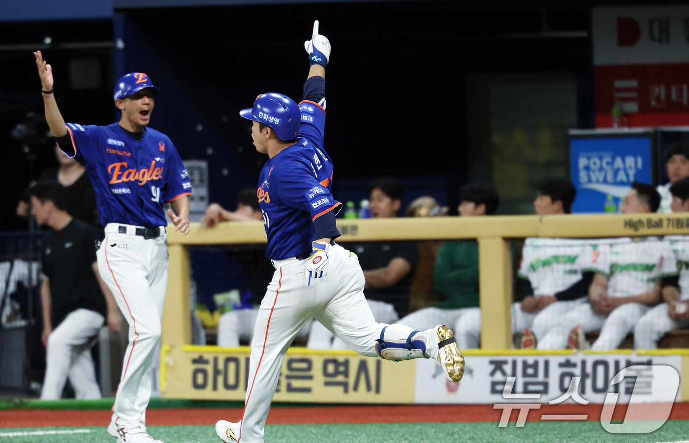 (서울=뉴스1) 오대일 기자 = 26일 오후 서울 구로구 고척스카이돔에서 열린 프로야구 '2025 신한 SOL뱅크 KBO 리그' 한화 이글스와 키움 히어로즈의 경기, 1:1로 팽팽 …