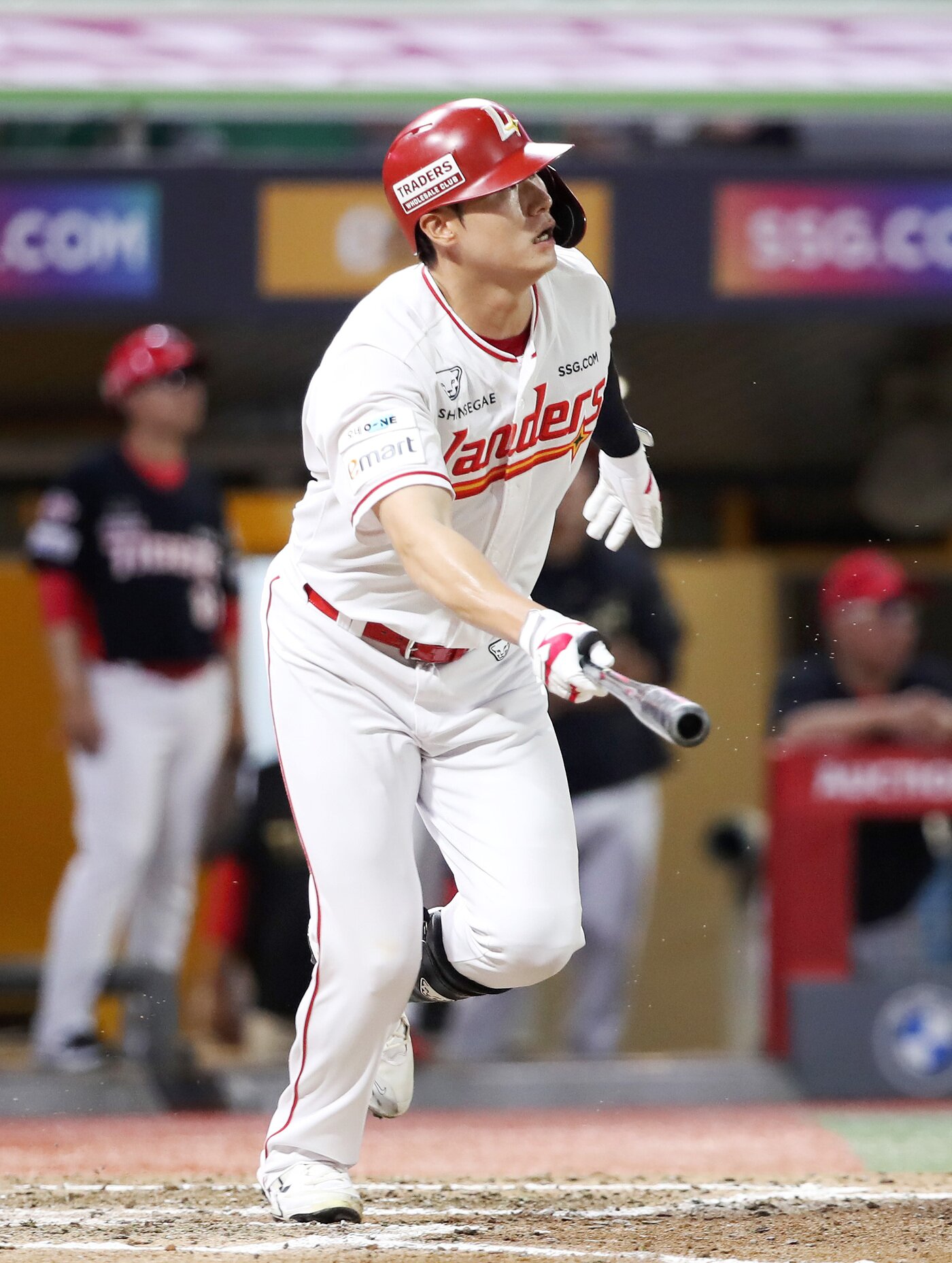 본문 이미지 - SSG 랜더스 류효승이 26일 열린 KBO리그 인천 KIA 타이거즈전에서 데뷔 첫 연타석 홈런을 때렸다. (SSG 랜더스 제공)