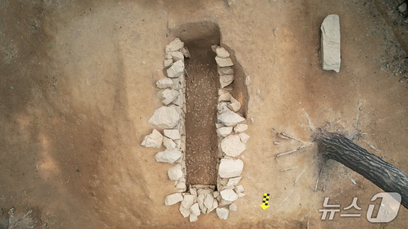 본문 이미지 - 용인시 보라산 백제 고분군 1호 석곽묘 모습.(용인시 제공)
