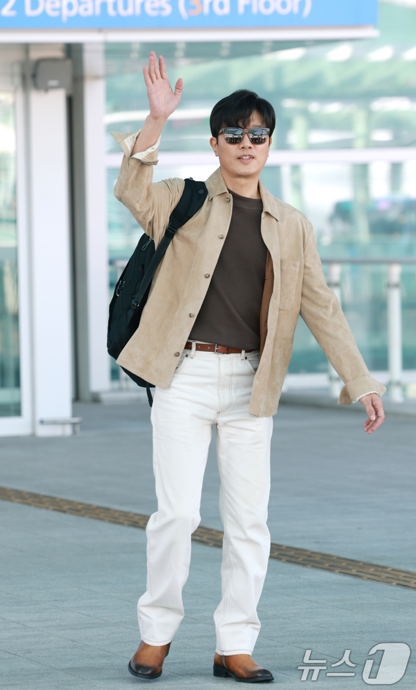 (인천공항=뉴스1) 권현진 기자 = 배우 박희순이 베니스국제영화제 참석을 위해 27일 오전 인천국제공항을 통해 파리로 출국하고 있다. 2025.8.27/뉴스1