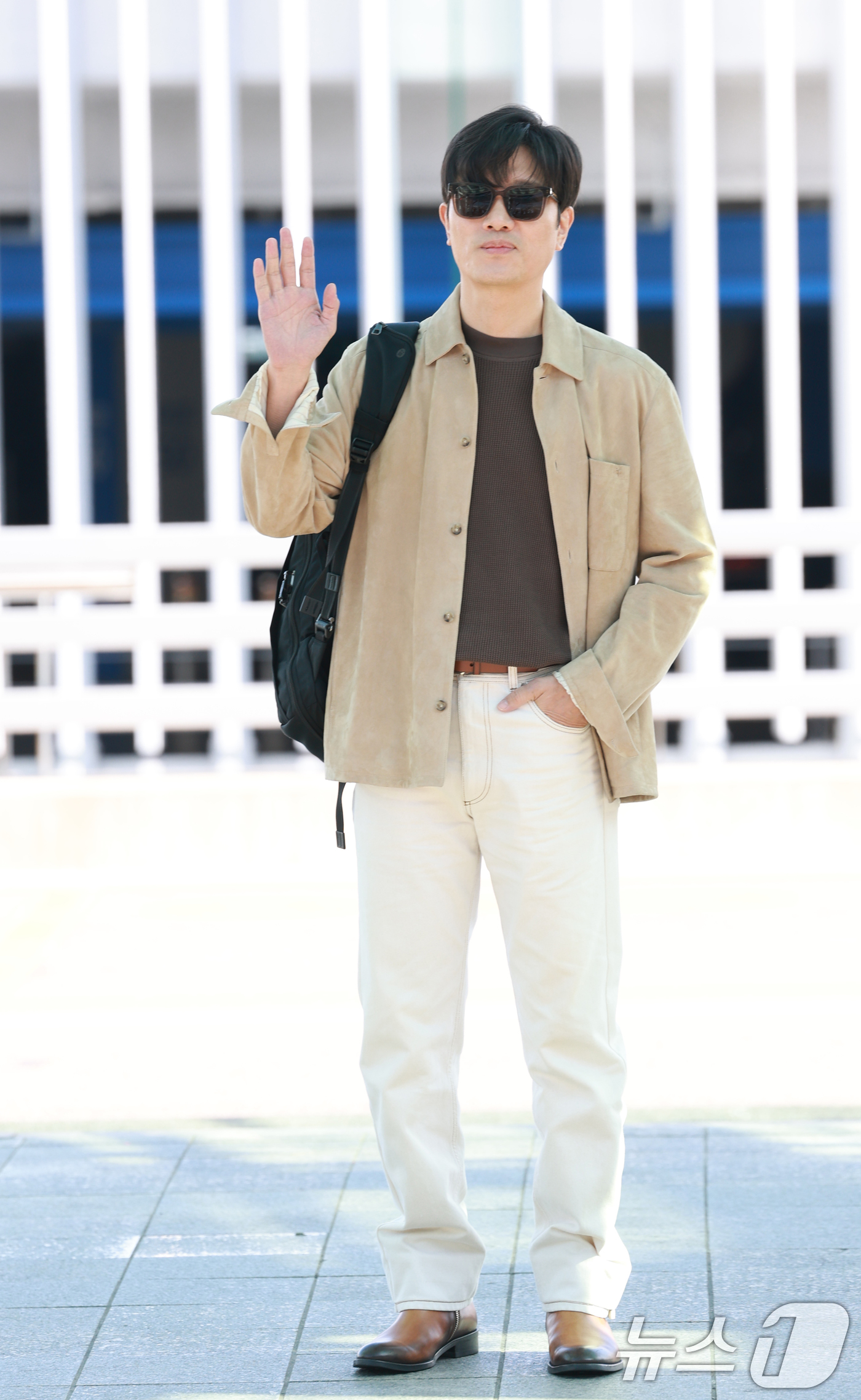 (인천공항=뉴스1) 권현진 기자 = 배우 박희순이 베니스국제영화제 참석을 위해 27일 오전 인천국제공항을 통해 파리로 출국하고 있다. 2025.8.27/뉴스1