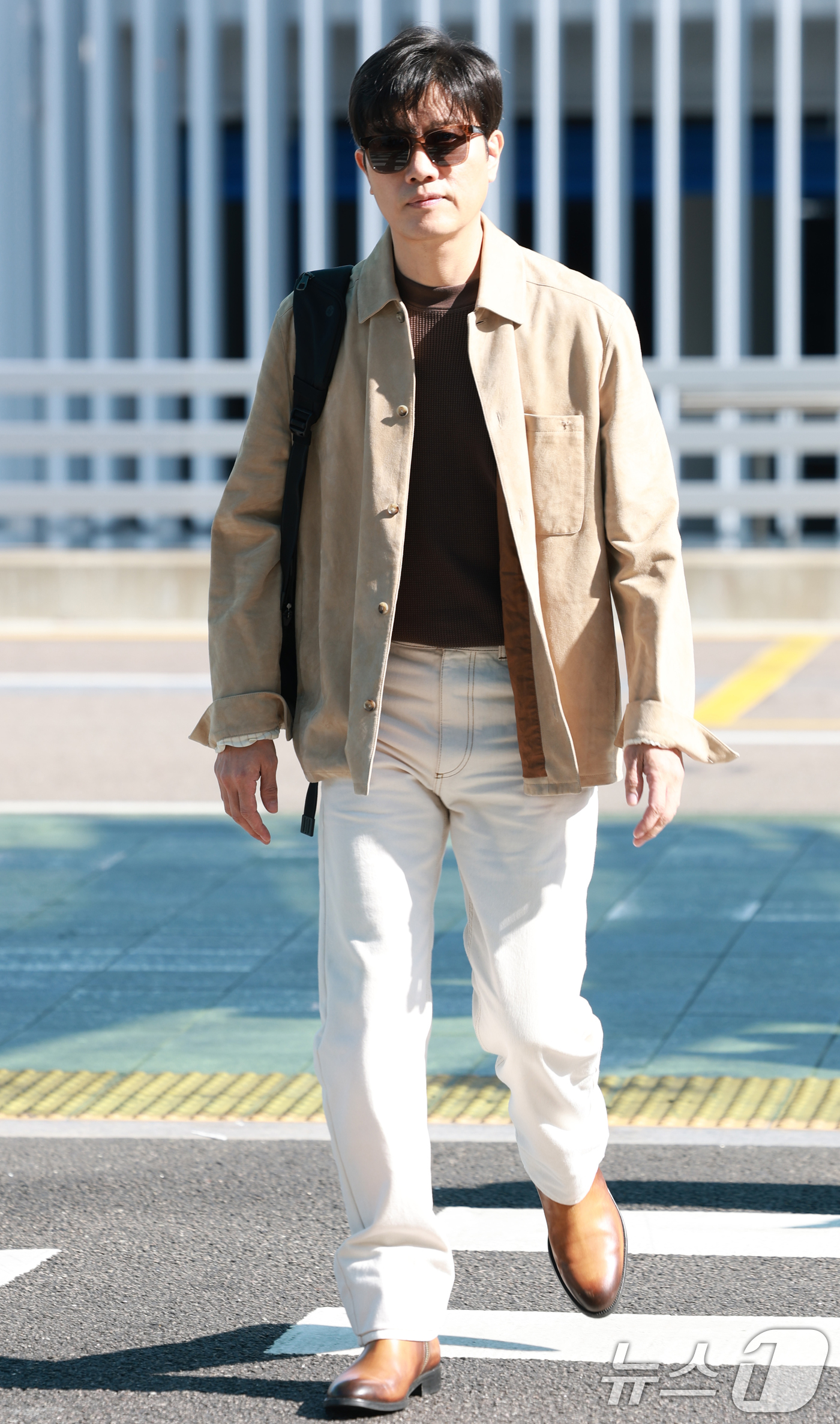 (인천공항=뉴스1) 권현진 기자 = 배우 박희순이 베니스국제영화제 참석을 위해 27일 오전 인천국제공항을 통해 파리로 출국하고 있다. 2025.8.27/뉴스1