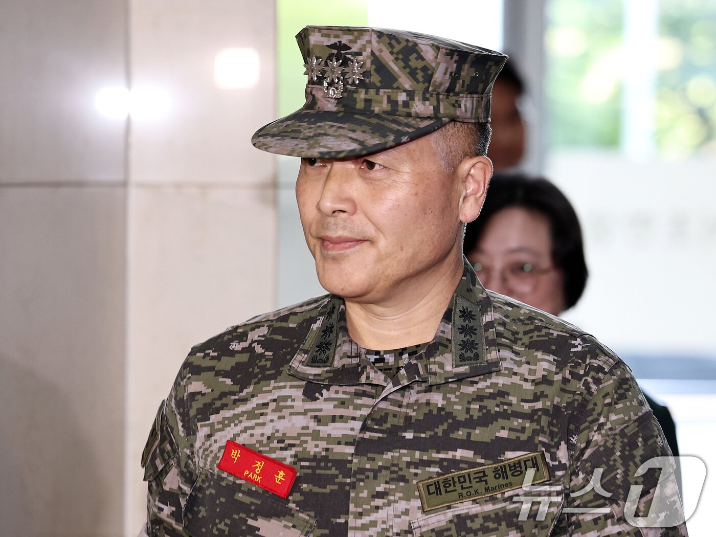 본문 이미지 - 박정훈 해병대수사단장이 27일 오전 서울 서초구 '순직 해병 특검'(이명현 특별검사) 사무실에서 4차 참고인 조사를 받기 위해 출석하고 있다. 2025.8.27/뉴스1 ⓒ News1 구윤성 기자