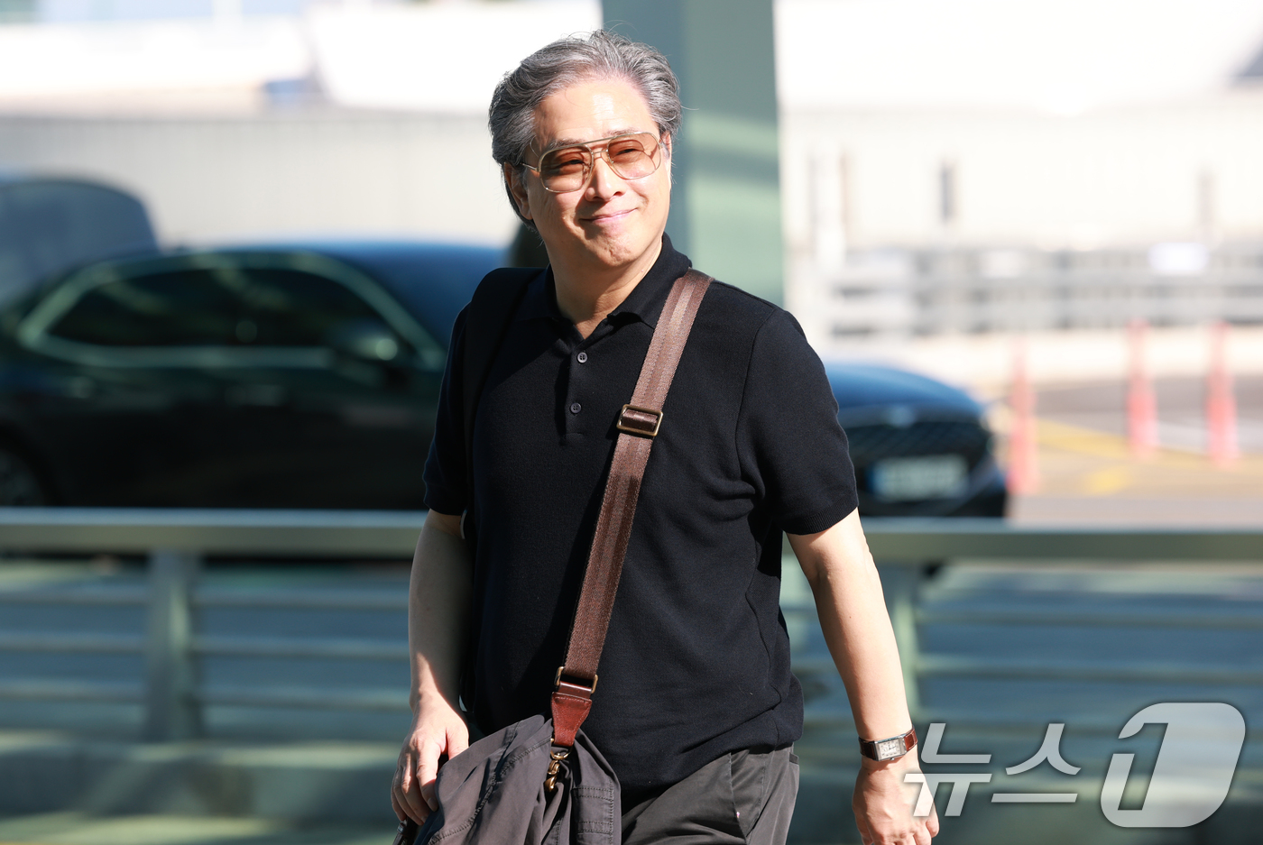 (인천공항=뉴스1) 권현진 기자 = 박찬욱 감독이 베니스국제영화제 참석을 위해 27일 오전 인천국제공항에 도착해 출국장으로 이동하고 있다. 2025.8.27/뉴스1
