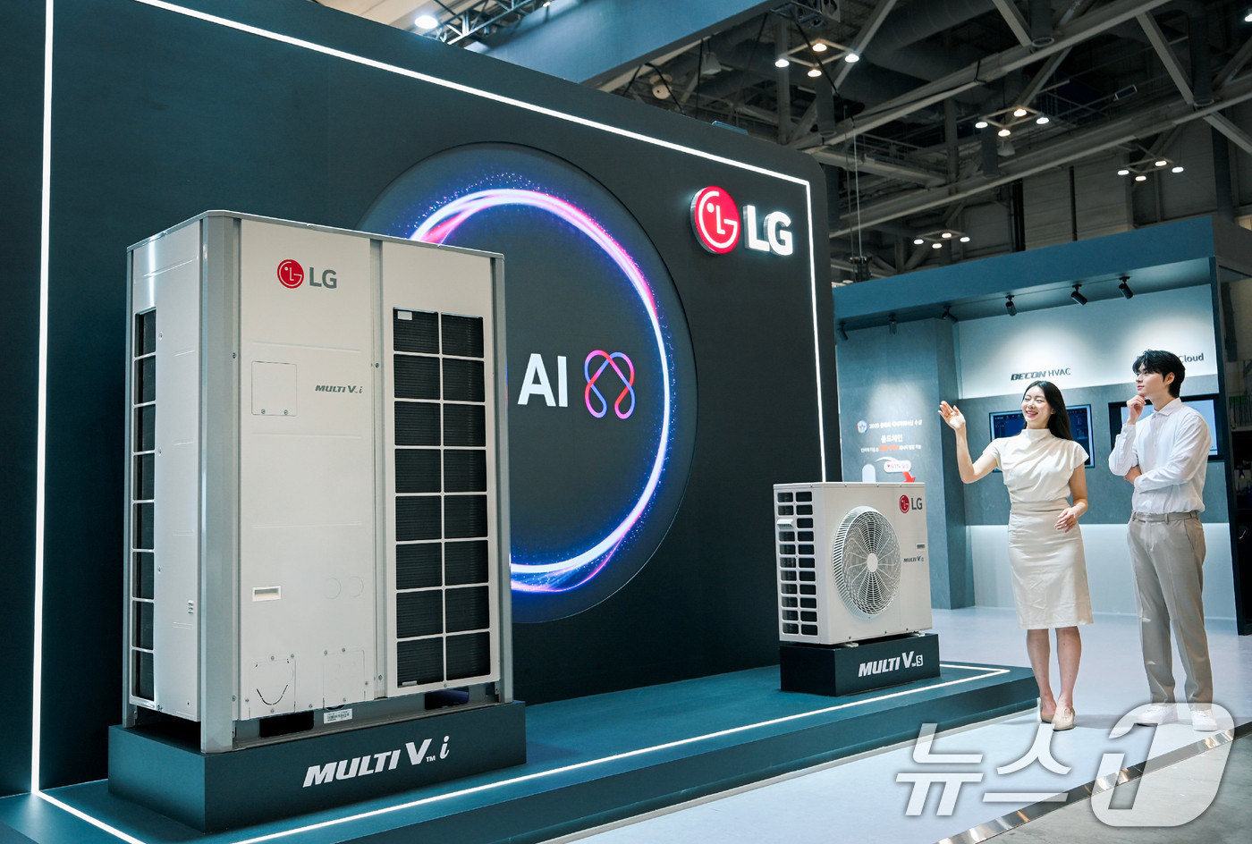 (서울=뉴스1) = LG전자가 오는 29일까지 부산 벡스코에서 열리는 ‘2025 기후산업국제박람회’에 참가해 AI 기반 고효율 냉난방공조(HVAC) 솔루션을 선보인다고 27일 밝혔 …