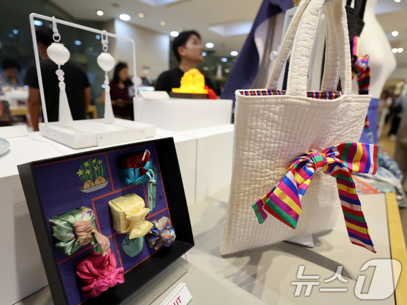 (서울=뉴스1) 황기선 기자 = 넷플릭스 애니메이션 영화 '케이팝 데몬 헌터스' 등 우리의 국가유산을 소재로 한 콘텐츠들이 전 세계적으로 인기를 얻고 있는 가운데 27일 오전 서울 …