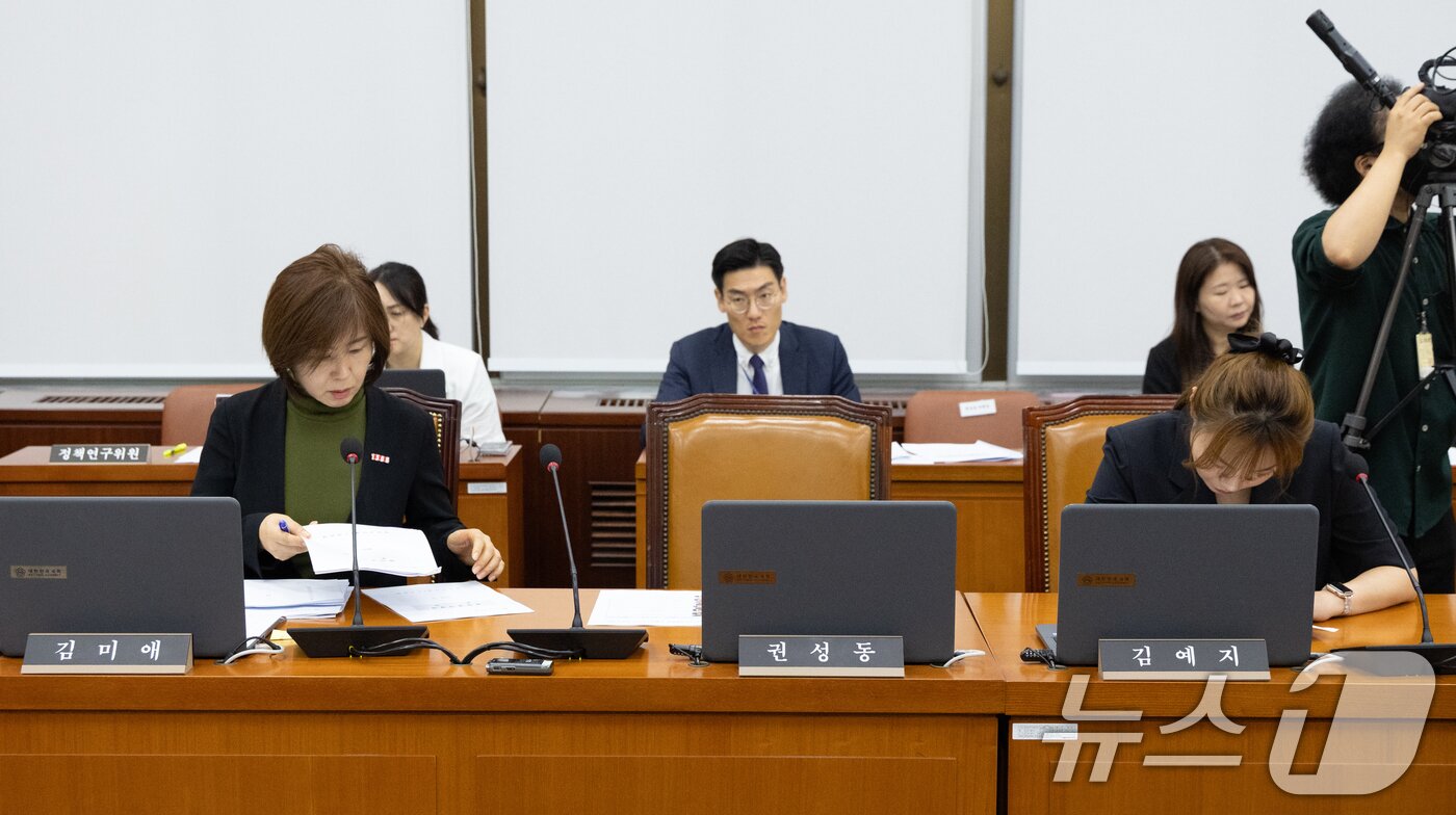 본문 이미지 - 27일 서울 여의도 국회에서 열린 제428회 국회(임시회) 보건복지위원회 제2차 전체회의에서 권성동 위원의 빈자리가 보이고 있다. 2025.8.27/뉴스1 ⓒ News1 이승배 기자