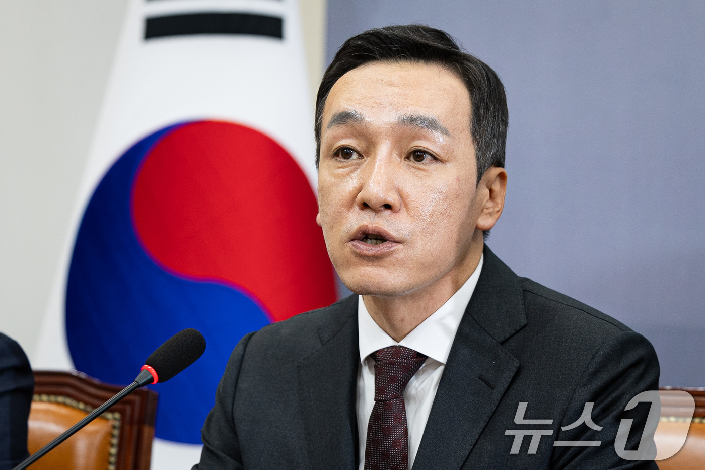 (서울=뉴스1) 유승관 기자 = 김민수 국민의힘 최고위원이 27일 서울 여의도 국회에서 열린 첫 최고위원회의에서 모두 발언을 하고 있다. 2025.8.27/뉴스1