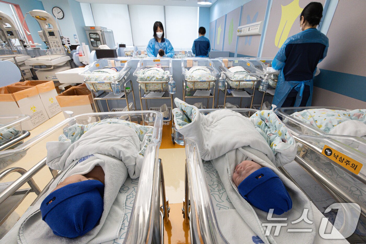 본문 이미지 - 경기도 고양시 일산동구 일산차병원 신생아실의 모습. 2025.8.27/뉴스1 ⓒ News1 이재명 기자