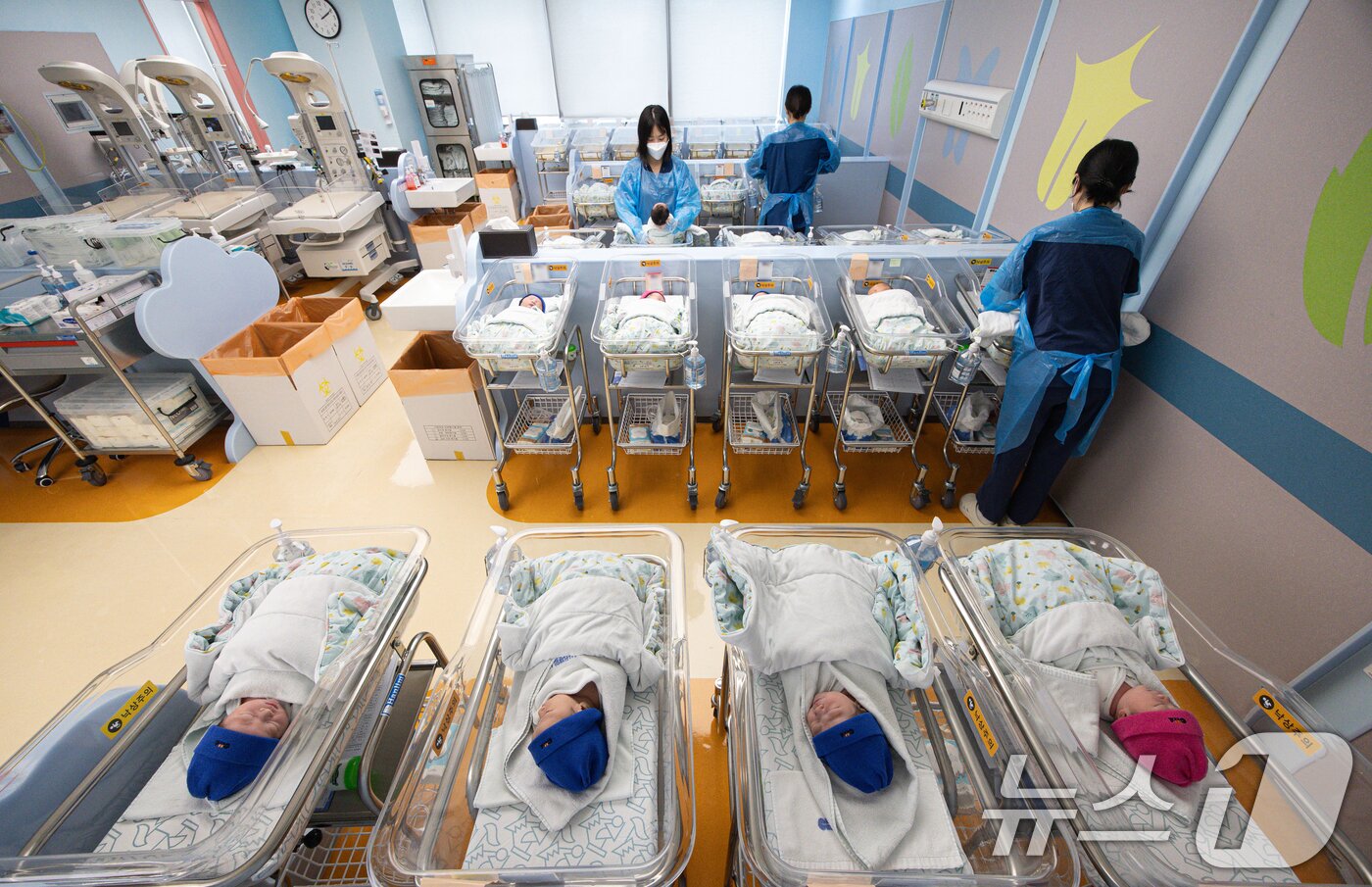 본문 이미지 -  경기도 고양시 일산동구 일산차병원 신생아실의 모습. 2025.8.27/뉴스1 ⓒ News1 이재명 기자