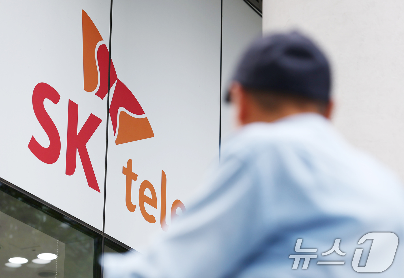 (서울=뉴스1) 김민지 기자 = 개인정보보호위원회가 27일 대규모 고객 유심 정보 유출 사고를 낸 SK텔레콤에 대한 제재안을 전체회의에 상정해 심의한다.개인정보보호법에 따르면 과징 …