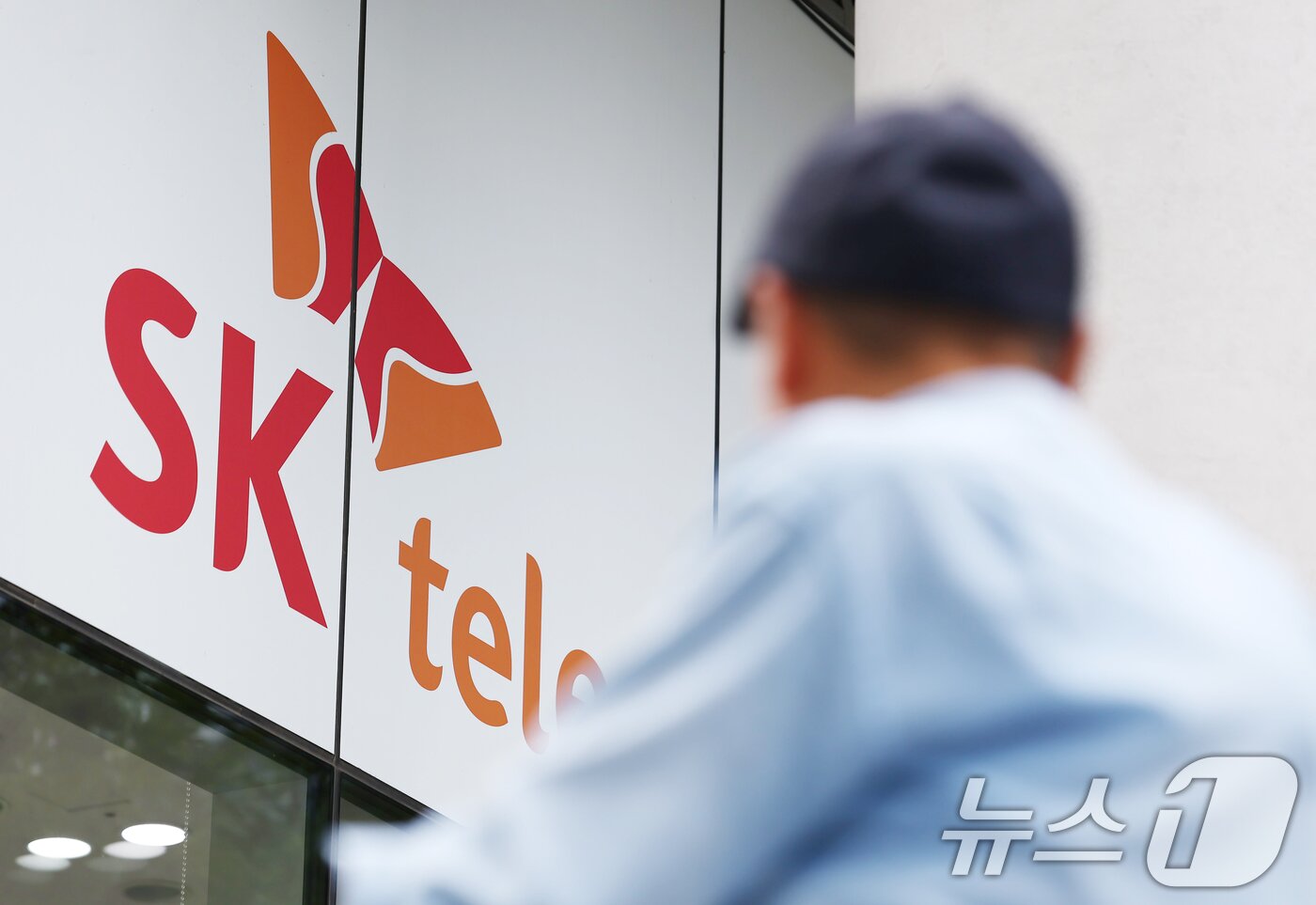 본문 이미지 - 개인정보보호위원회가 27일 대규모 고객 유심 정보 유출 사고를 낸 SK텔레콤에 대한 제재안을 전체회의에 상정해 심의한다.  2025.8.27/뉴스1 ⓒ News1 김민지 기자
