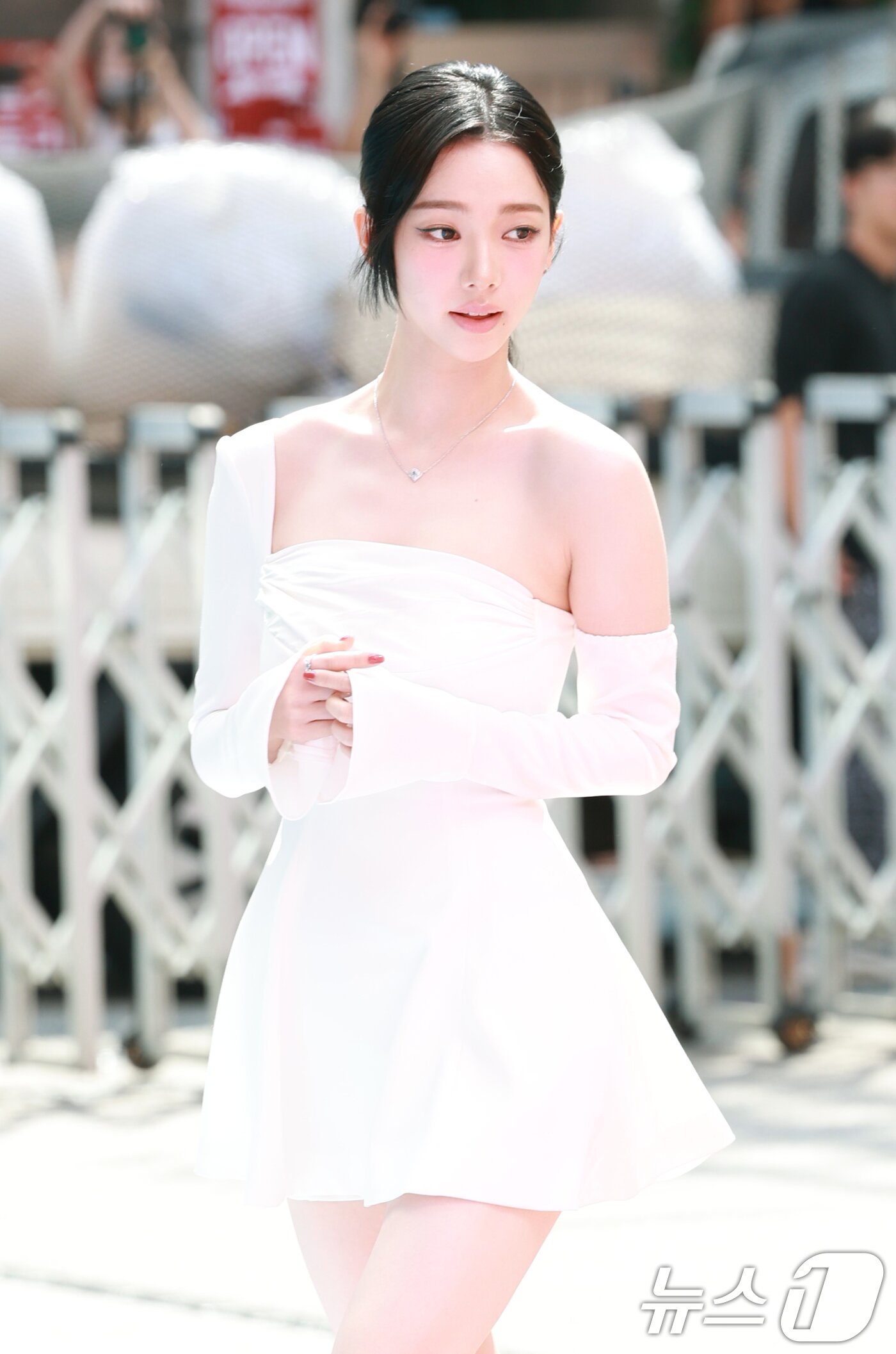 본문 이미지 - 에스파 카리나가 27일 오후 서울 성동구 띵스플로우에서 열린 무신사 뷰티 페스타 개최 기념 행사에 참석하고 있다. ⓒ News1 권현진 기자