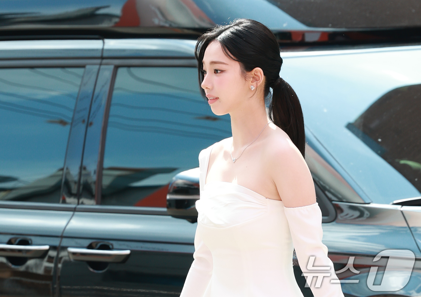 (서울=뉴스1) 권현진 기자 = 에스파 카리나가 27일 오후 서울 성동구 띵스플로우에서 열린 무신사 뷰티 페스타 개최 기념 행사에 참석하고 있다. 2025.8.27/뉴스1