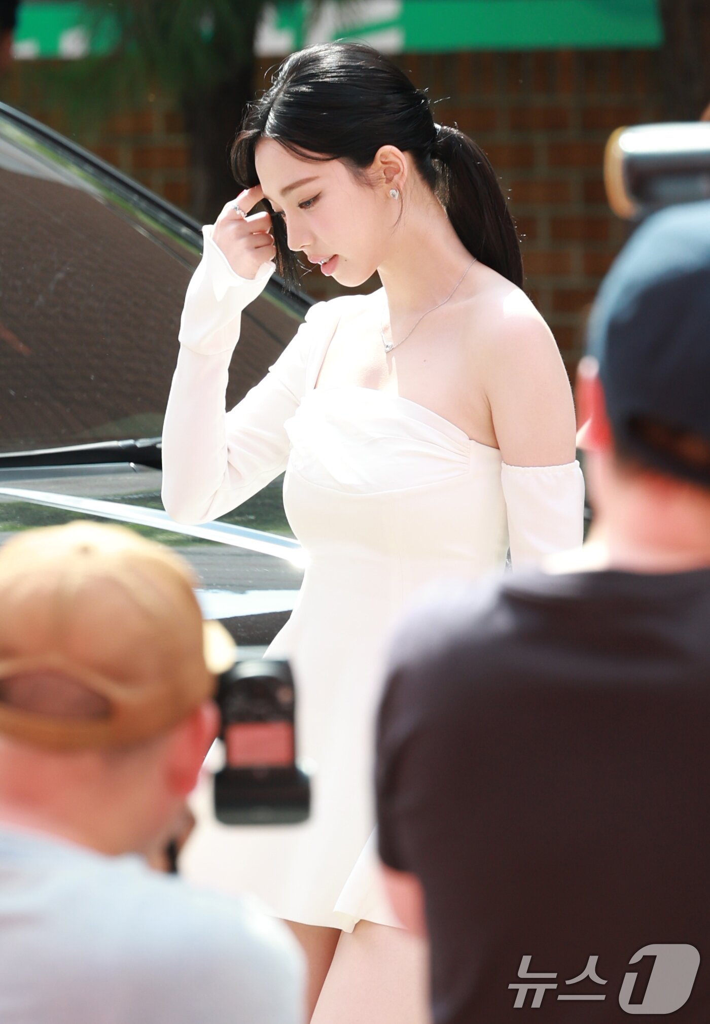 본문 이미지 - 에스파 카리나가 27일 오후 서울 성동구 띵스플로우에서 열린 무신사 뷰티 페스타 개최 기념 행사에 참석하고 있다. ⓒ News1 권현진 기자