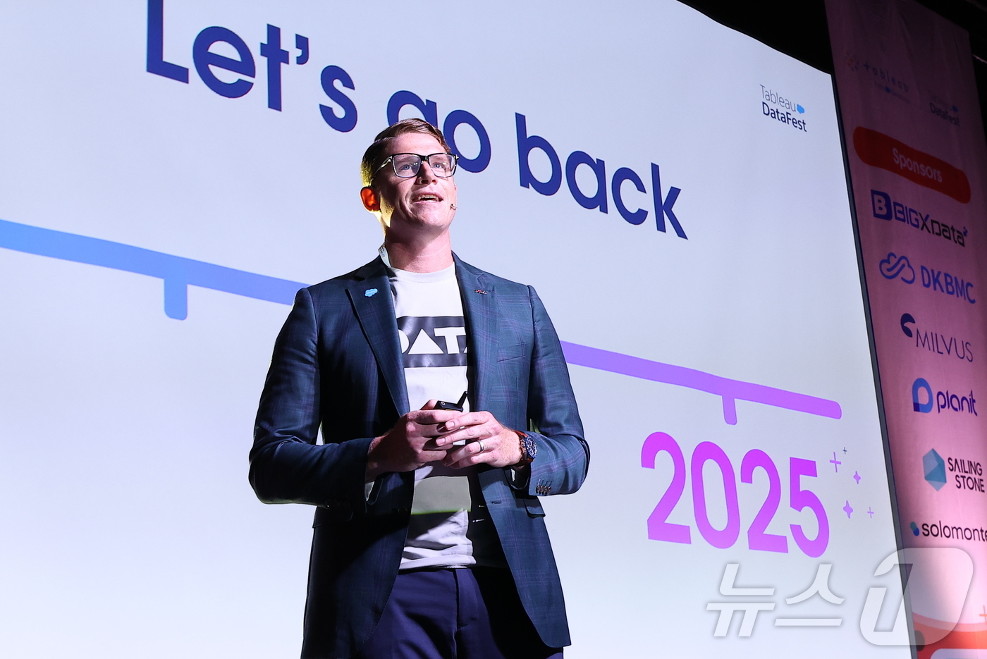 (서울=뉴스1) = 에드워드 뷰레인 태블로 글로벌 영업 부문 부사장이 27일 서울 강남구 삼성동에서 개최한 ‘태블로 데이터 페스트 코리아 2025’에서 기조연설을 진행했다. 태블로 …