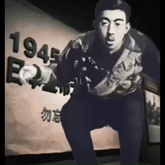 본문 이미지 - 중국 동영상 플랫폼에서 확산하고 있는 히로히토 전 일왕을 모욕적으로 합성한 영상. <출처=더우인 갈무리>