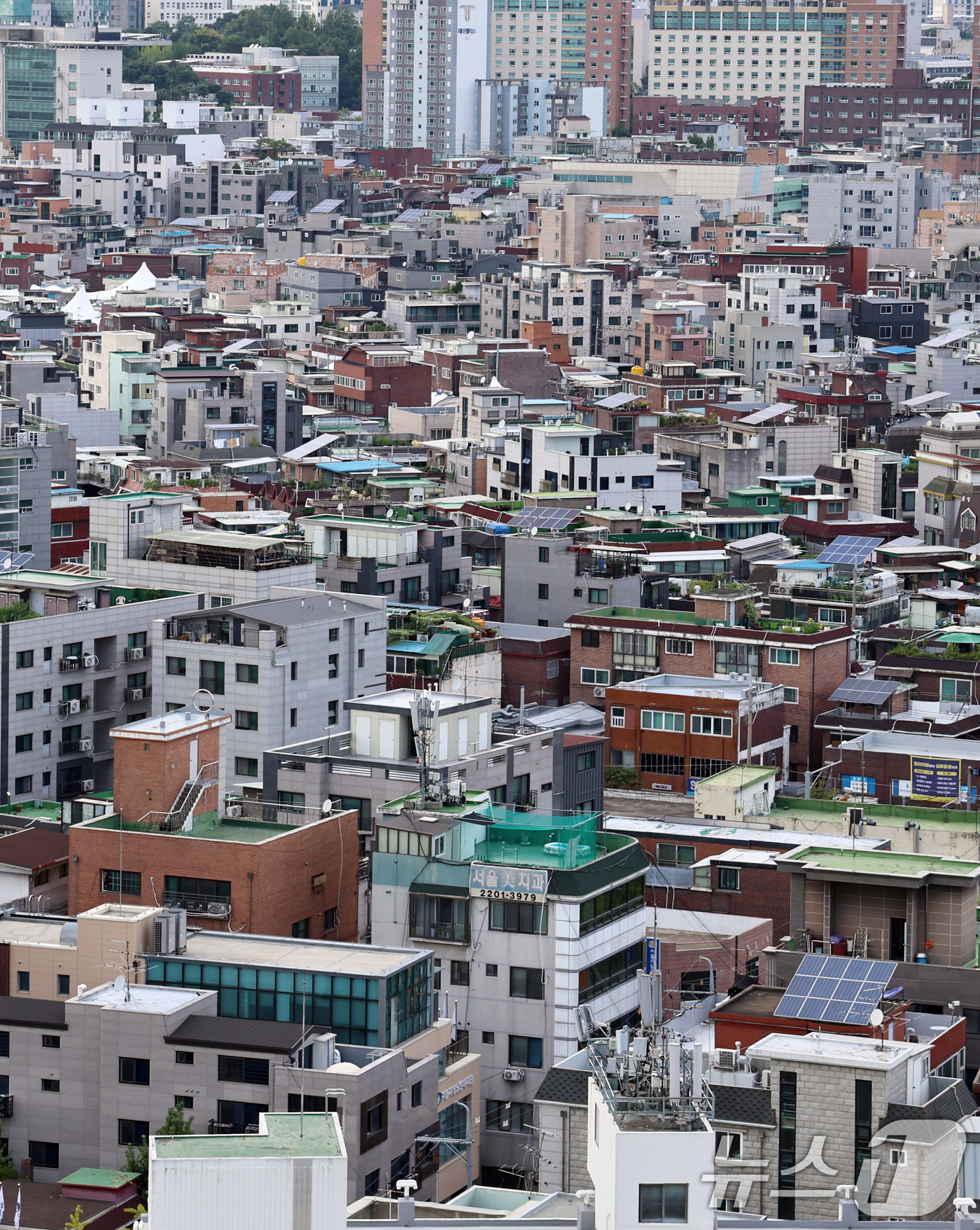 (서울=뉴스1) 구윤성 기자 = 한국주택금융공사(HF)가 오는 28일부터 전세사기 예방을 위한 전세보증 심사 강화 기준을 시행함에 따라 비아파트 시장의 '전세 대란'이 우려된다.은 …