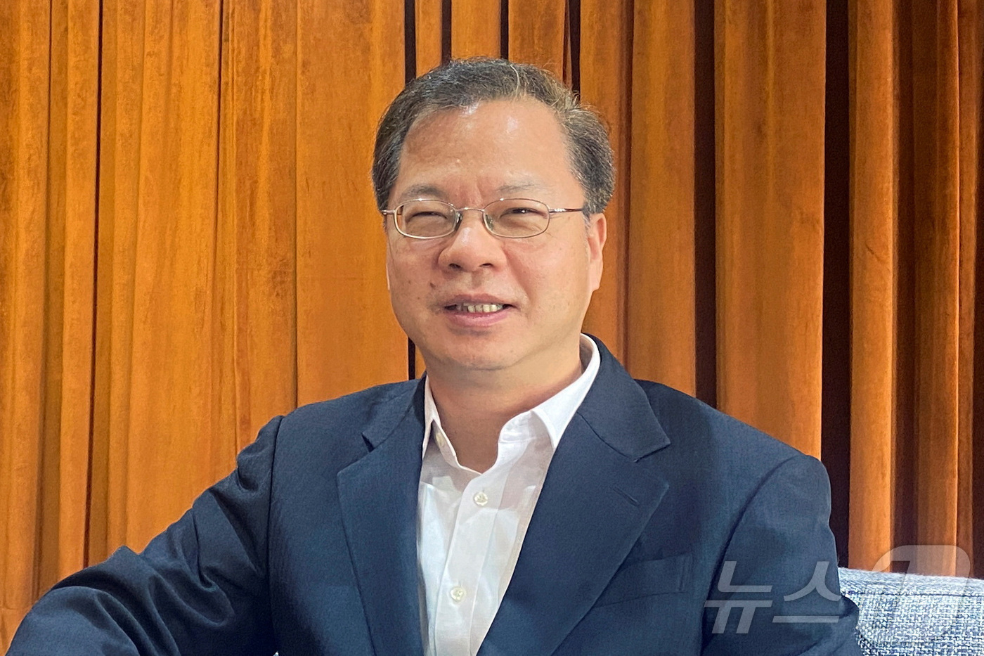 (타이베이 로이터=뉴스1) 강민경 기자 = 쿵밍신 대만 신임 경제장관. 사진은 지난 2021년 대만 타이베이에서 로이터와 인터뷰하는 도중에 촬영됐다. 2021.4.23ⓒ 로이터=뉴 …