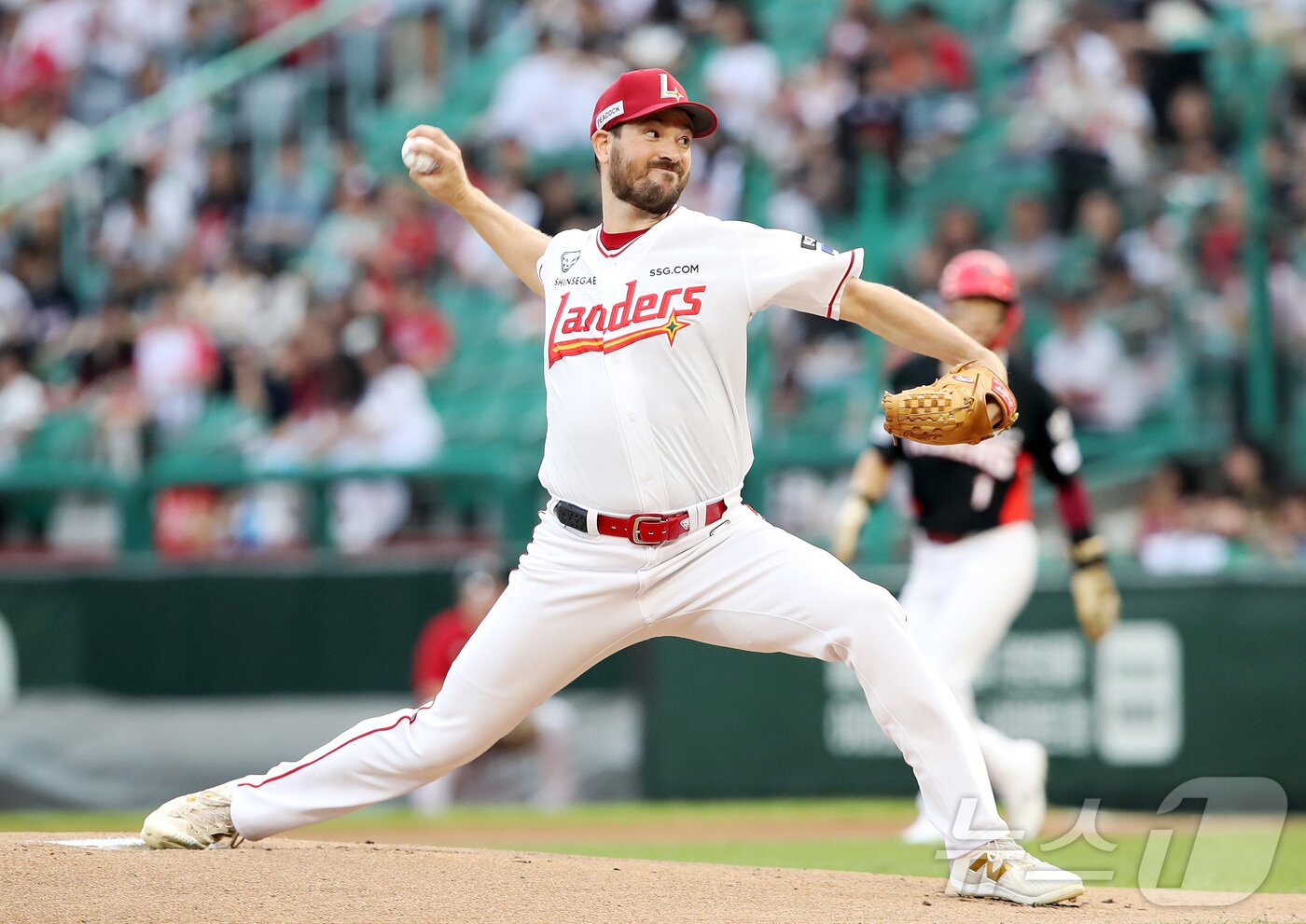 본문 이미지 - SSG 랜더스 외국인 투수 드류 앤더슨&#40;31&#41;이 KBO리그 역대 최소 이닝 200탈삼진을 달성했다. 앤더슨은 27일 인천SSG랜더스필드에서 열린 2025 신한 SOL뱅크 KBO리그 KIA 타이거즈전에 선발 등판해 1회초 삼진 2개를 잡고 200탈삼진을 채웠다. &#40;SSG랜더스 제공. 재판매 및 DB 금지&#41; 2025.8.27/뉴스1