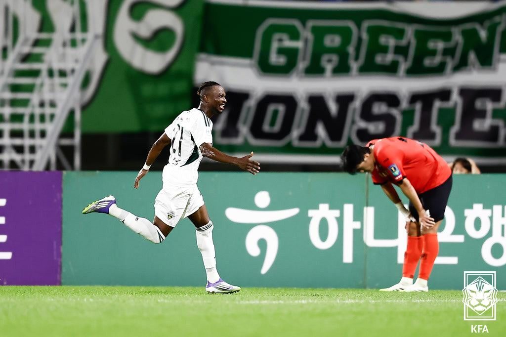 본문 이미지 - 결승골을 넣은 츄마시(왼쪽)(대한축구협회 제공) 