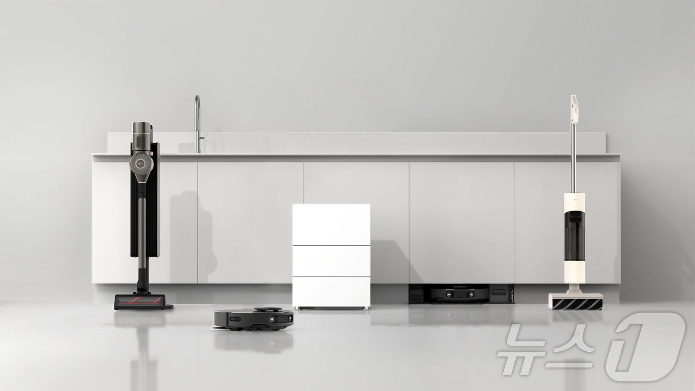 (서울=뉴스1) = LG전자는 내달 5일 독일 베를린에서 개막하는 유럽 최대 가전 전시회 IFA 2025에서 로봇청소기와 무선 스틱 청소기 신제품 4종을 공개한다고 28일 밝혔다. …