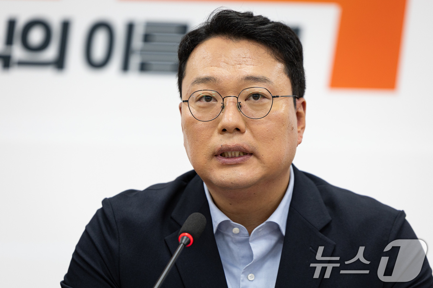 (서울=뉴스1) 유승관 기자 = 천하람 개혁신당 원내대표가 28일 서울 여의도 국회에서 열린 최고위원회의에서 모두 발언을 하고 있다. 2025.8.28/뉴스1