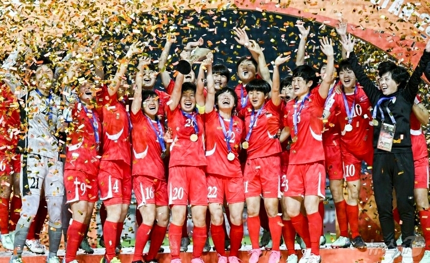 (평양 노동신문=뉴스1) = 북한 노동당 기관지 노동신문은 28일 "당 제8차대회 결정 관철의 성스러운 여정에 열혈 청춘들의 자욱 력력히 새겨져 있다"고 선전했다. [국내에서만 사 …