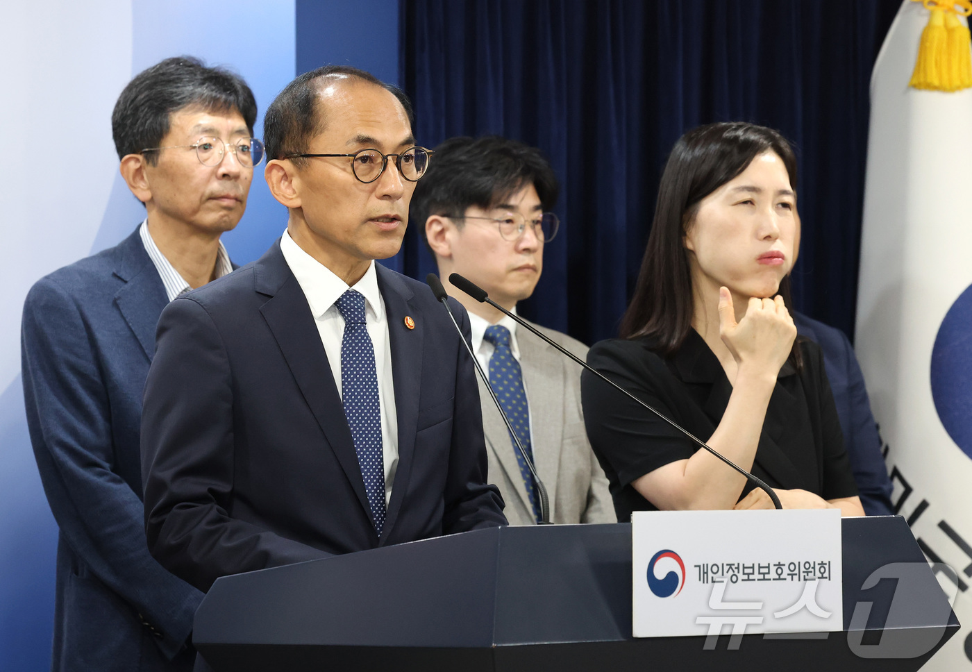 (서울=뉴스1) 임세영 기자 = 고학수 개인정보보호위원회 위원장이 28일 서울 종로구 정부서울청사에서 브리핑을 갖고 대규모 고객 유심(USIM) 정보 유출 사고가 발생한 SK텔레콤 …