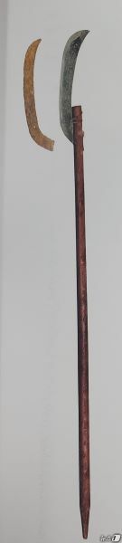 본문 이미지 - 김해 대성동고분군 23호 고분에서 출토된 가야곡도 유물&#40;왼쪽&#41;과 재현품.&#40;김해시 제공. 재판매 및 DB금지&#41;