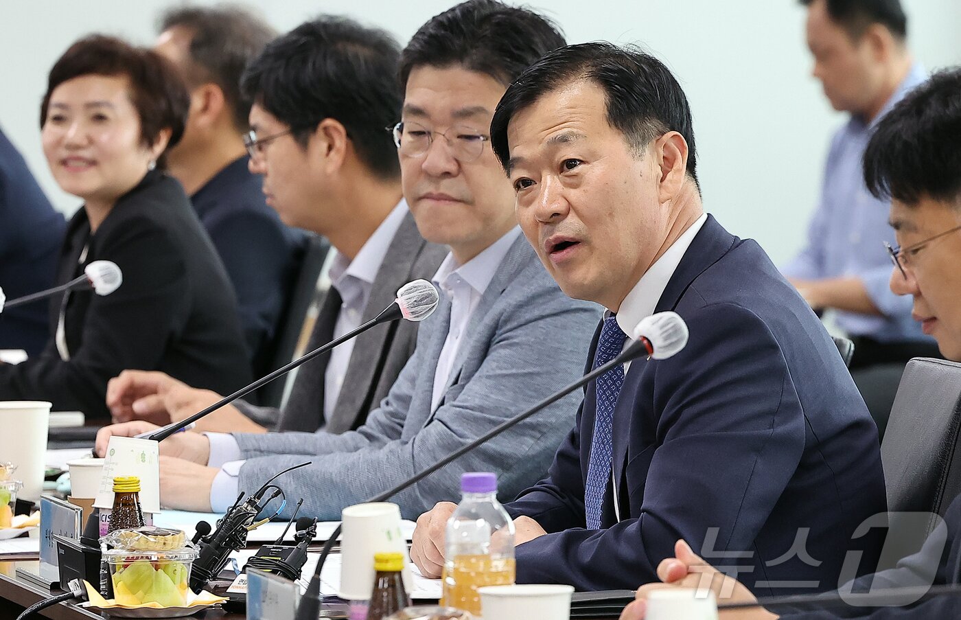 본문 이미지 - 이형훈 보건복지부 제2차관이 28일 오후 서울 서초구 건강보험심사평가원에서 열린 제15차 건강보험정책심의위원회에 참석해 모두발언을 하고 있다. 2025.8.28/뉴스1 ⓒ News1 김진환 기자