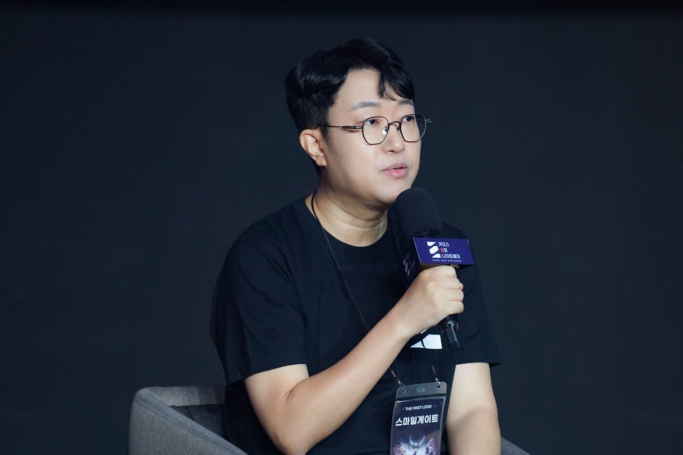 본문 이미지 - 스마일게이트 개발 자회사 슈퍼크리에이티브의 김형석 PD가 28일 서울 마포구에서 열린 '카오스 제로 나이트메어' 미디어 시연회에서 취재진 질문에 답하고 있다.(스마일게이트 제공. 재판매 및 DB금지)2025.8.28/뉴스1