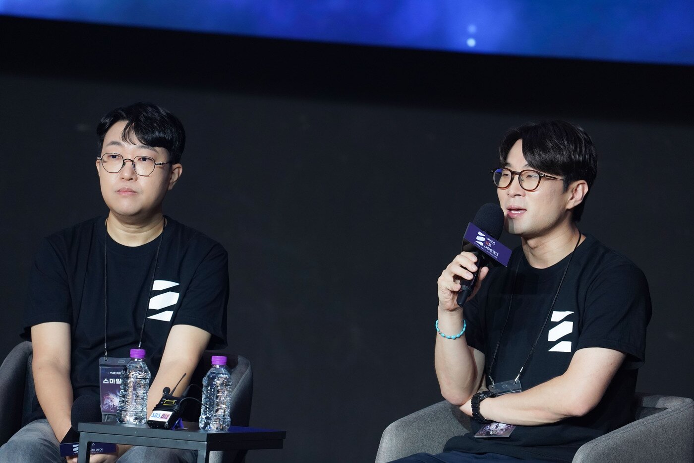 본문 이미지 - 김주혁 스마일게이트 사업실장이 28일 서울 마포구에서 열린 '카오스 제로 나이트메어' 미디어 시연회에서 기자단 질문에 답하고 있다.(스마일게이트 제공. 재판매 및 DB금지)2025.8.28/뉴스1