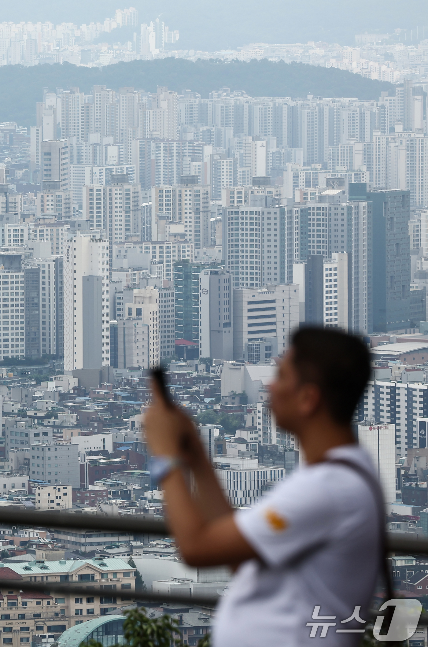 (서울=뉴스1) 김민지 기자 = 6·27 부동산 대책 발표 2개월이 지난 가운데 서울 아파트 매매 가격이 3주째 둔화세를 이어갔다.28일 한국부동산원에 따르면 이번주(지난 25일 …