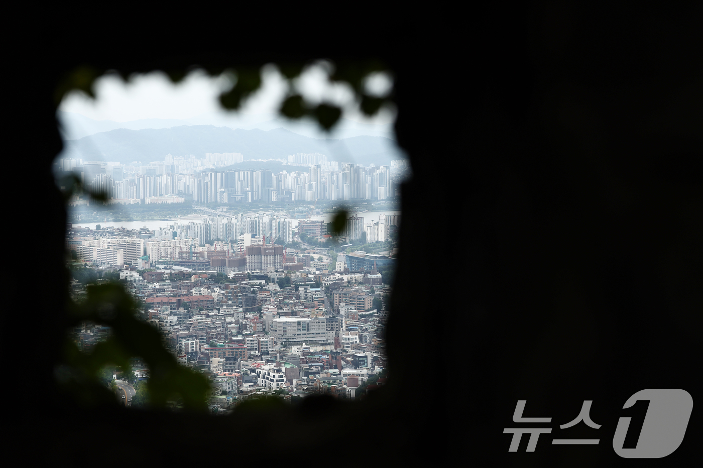 (서울=뉴스1) 김민지 기자 = 6·27 부동산 대책 발표 2개월이 지난 가운데 서울 아파트 매매 가격이 3주째 둔화세를 이어갔다.28일 한국부동산원에 따르면 이번주(지난 25일 …