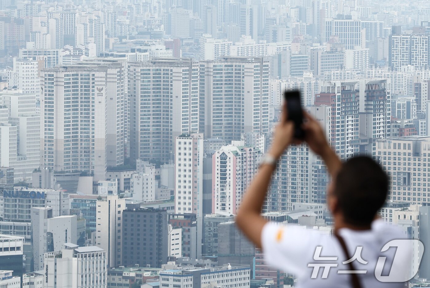 본문 이미지 - 서울 남산타워에서 바라본 아파트 단지 모습. &#40;자료사진&#41;뉴스1 ⓒ News1 김민지 기자