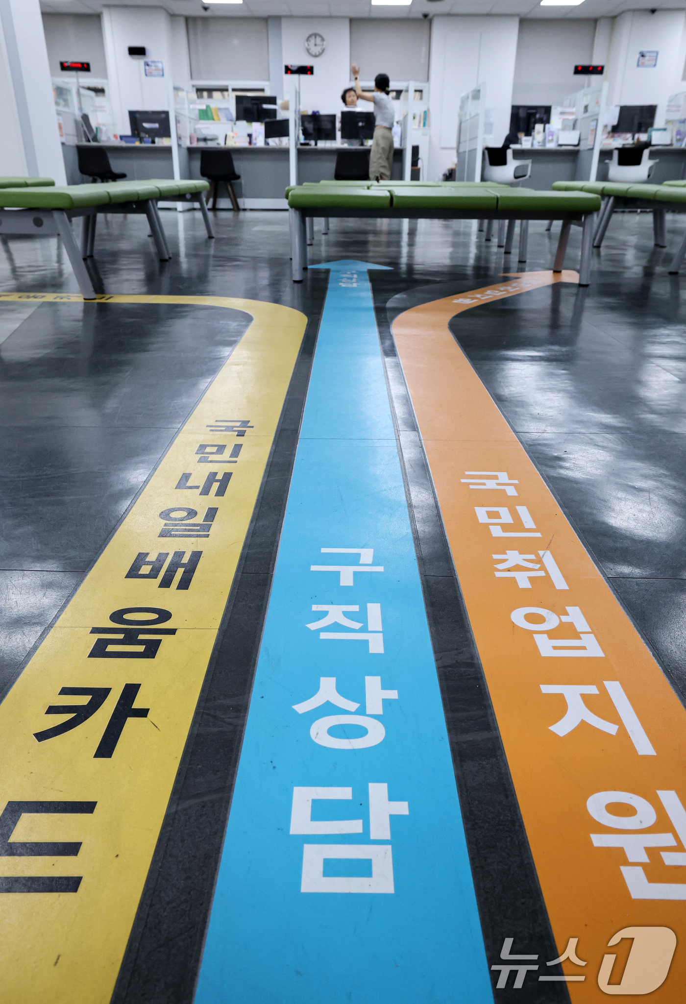 (서울=뉴스1) 이승배 기자 = 올해 1분기 임금근로 일자리 중 신규채용 일자리가 4개 중 1개꼴로 통계작성 이후 가장 적은 수준을 기록했다. 28일 통계청에 따르면 올해 1분기 …