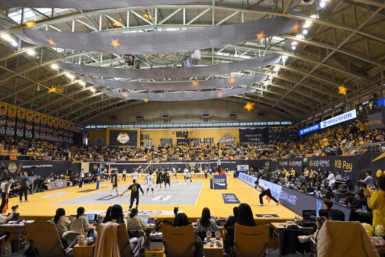 본문 이미지 - KB손해보험이 지난해 임시 홈구장으로 활용했던 경민대 체육관. &#40;KOVO 제공&#41;