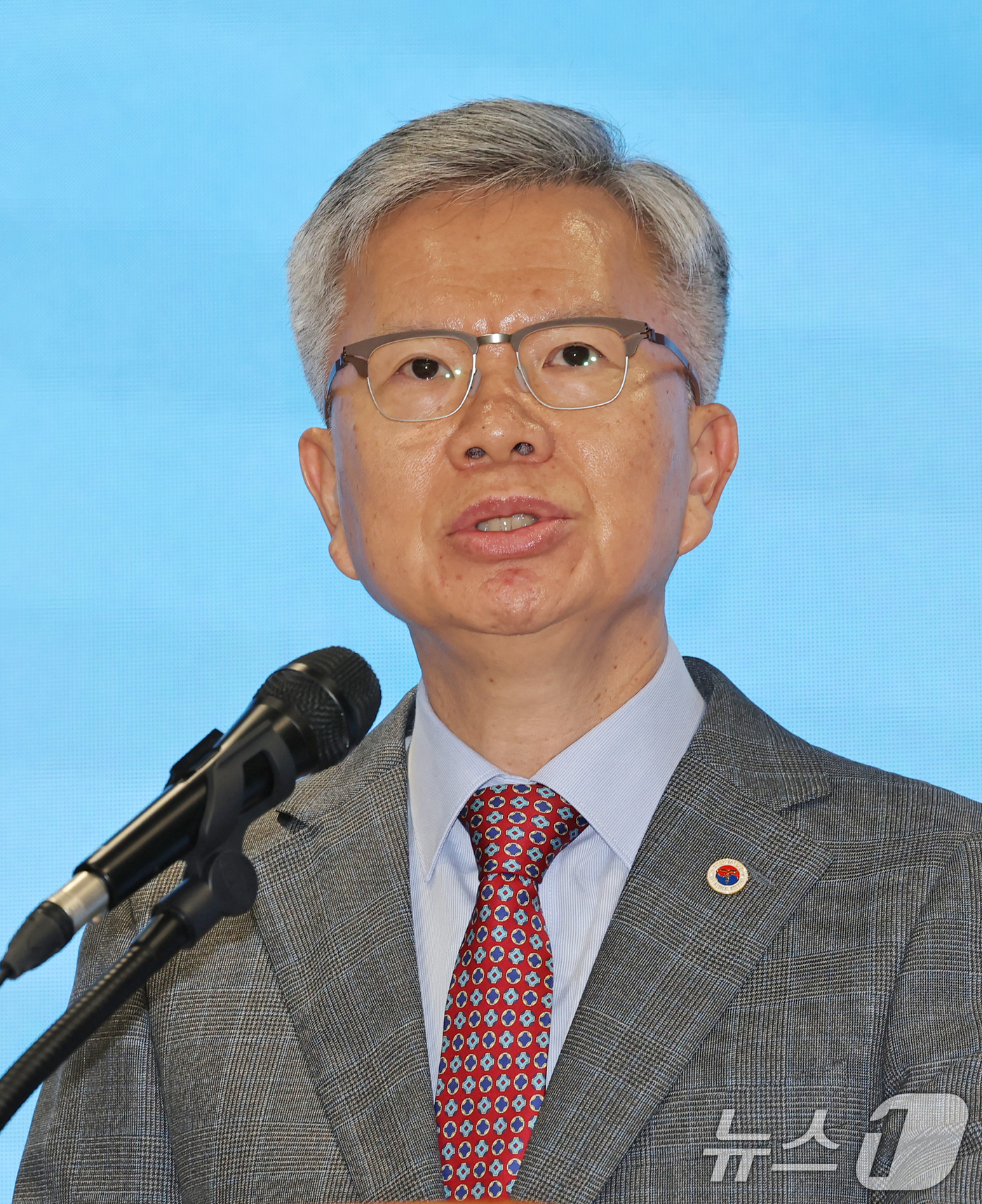 (서울=뉴스1) 장수영 기자 = 김택우 대한의사협회 회장이 28일 오후 서울 용산구 의협회관에서 정례브리핑을 하고 있다. 2025.8.28/뉴스1