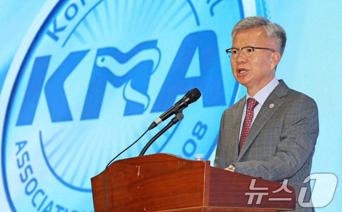 본문 이미지 - 김택우 대한의사협회 회장이 지난 8월 28일 오후 서울 용산구 의협회관에서 정례브리핑을 하고 있다. /뉴스1 ⓒ News1 장수영 기자