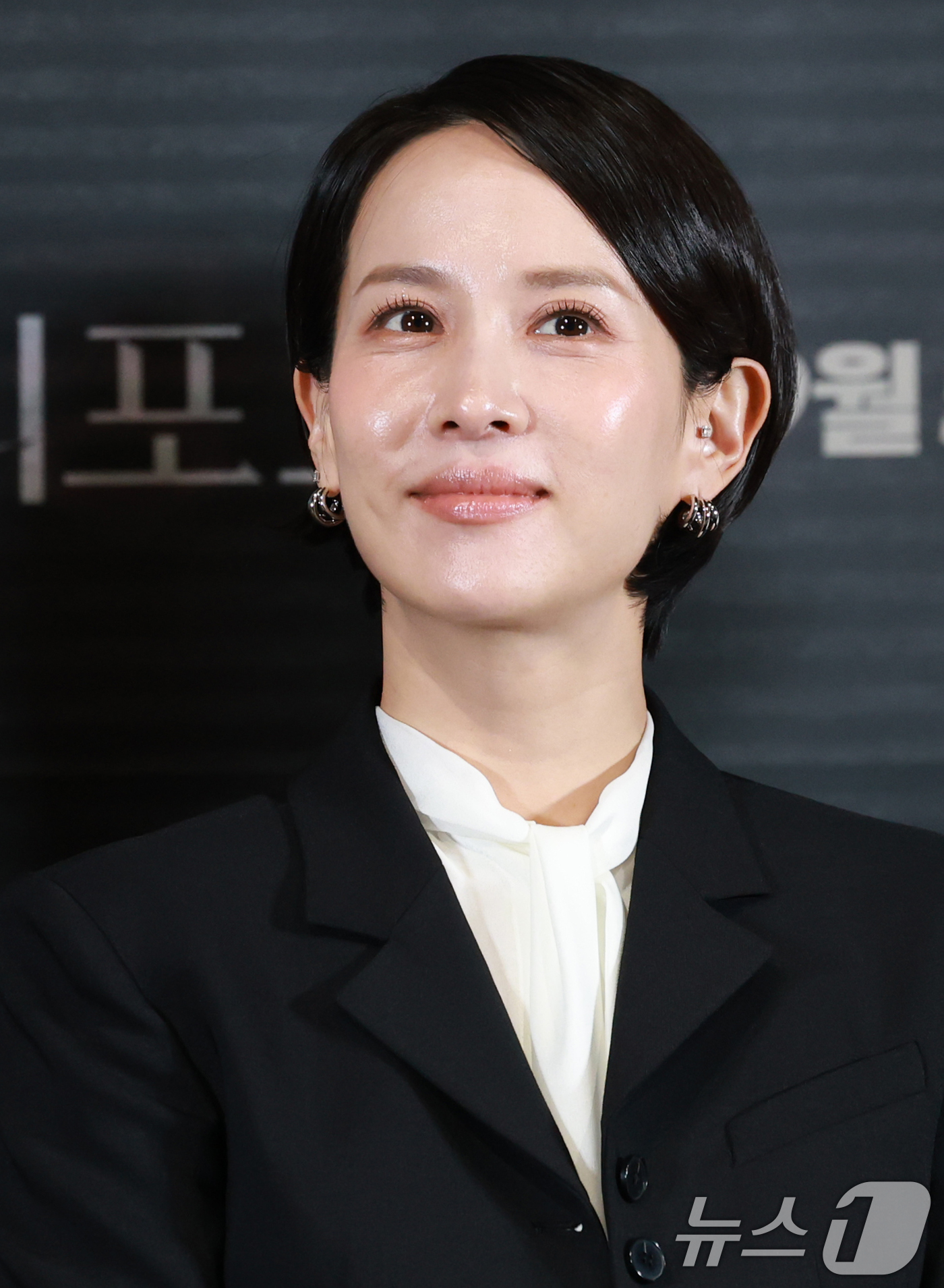 (서울=뉴스1) 권현진 기자 = 배우 조여정이 28일 서울 용산구 CGV용산아이파크몰에서 열린 영화 '살인자 리포트‘(감독 조영준) 언론시사회 및 기자간담회에 참석해 객석을 바라보 …