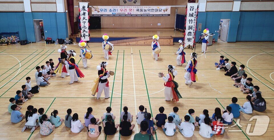 본문 이미지 - 석곡초 &#39;죽동농악&#39;공연 장면.&#40;전남도교육청 제공, 재판매 및 DB 금지&#41;/뉴스1  