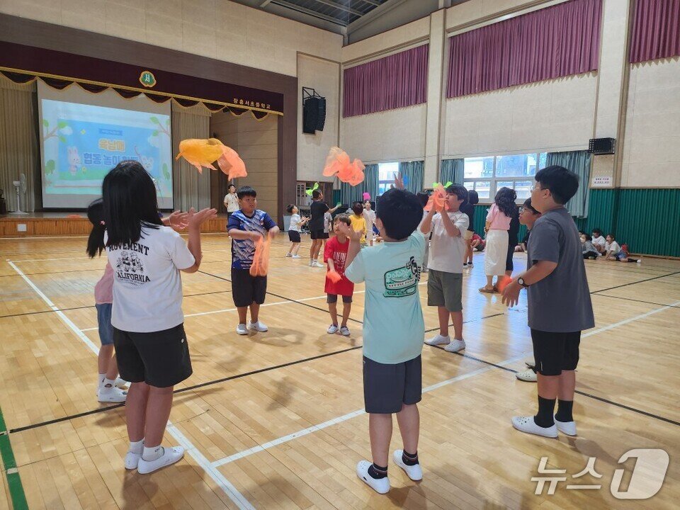 본문 이미지 - 학생들이 &#39;육남매 다모임 활동&#39;을 하고 있다.&#40;전남도교육청 제공, 재판매 및 DB 금지&#41;/뉴스1   