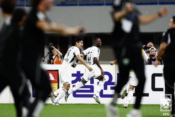 본문 이미지 - 강원과의 코리아컵 준결승 2차전에서 극적인 승리를 거둔 전북현대 &#40;대한축구협회 제공&#41;