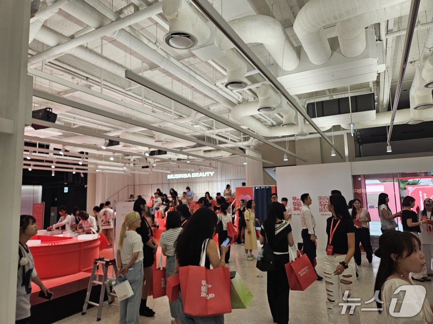 본문 이미지 - 무신사가 29~31일 서울 성수동 일대에서 &#39;무신사 뷰티 페스타&#39;를 연다.ⓒ 뉴스1/김진희 기자.