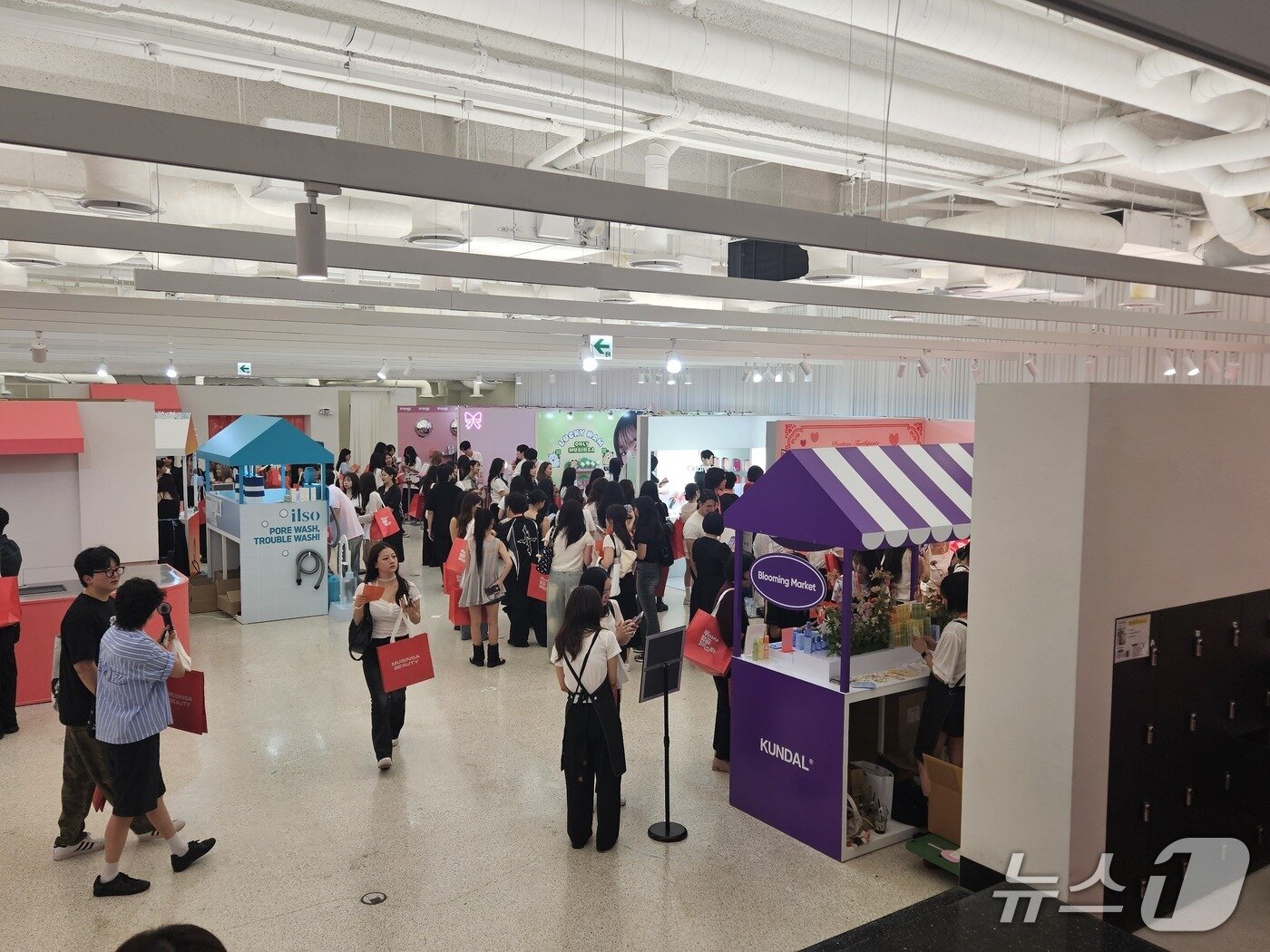 본문 이미지 - 무신사가 29~31일 서울 성수동 일대에서 &#39;무신사 뷰티 페스타&#39;를 연다.ⓒ 뉴스1/김진희 기자.